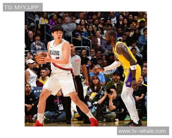 浓眉半场表现低迷仅得6分2板1助正负值全队最低引发关注 浓眉半场表现低迷仅得6分2板1助正负值全队最低引发关注