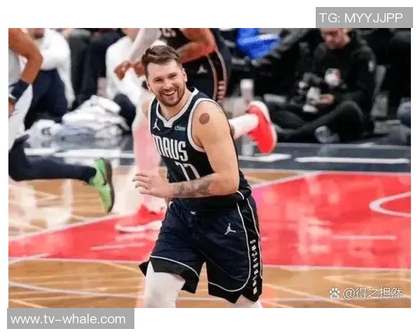 东契奇首秀表现出色15投7中三分球4记斩获25分7篮板4助攻 东契奇首秀表现出色15投7中三分球4记斩获25分7篮板4助攻