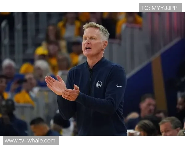 科尔强调稳健与基本功的重要性避免单手传球失误影响比赛表现 科尔强调稳健与基本功的重要性避免单手传球失误影响比赛表现